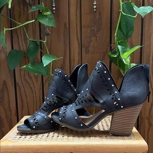 Stylish Black Heeled Sandals